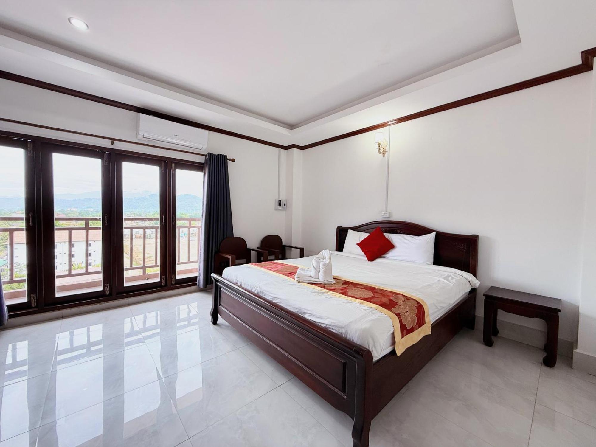Vangvieng Sisavang Mountain View Hotel Ванг-Виенг Экстерьер фото