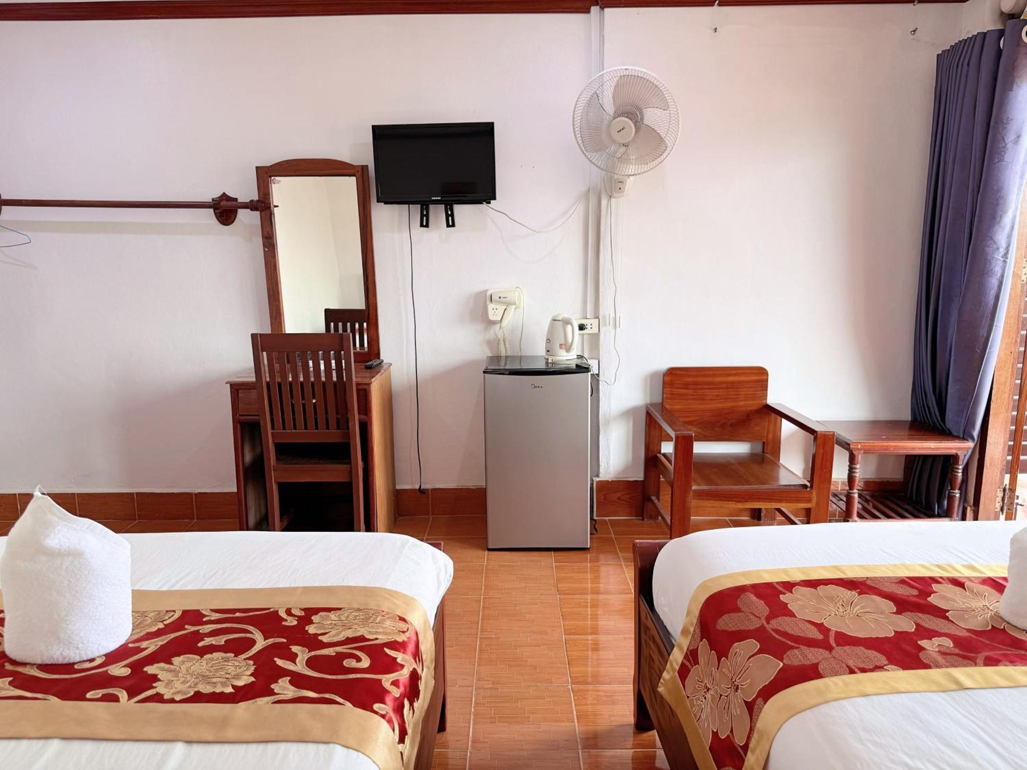 Vangvieng Sisavang Mountain View Hotel Ванг-Виенг Экстерьер фото
